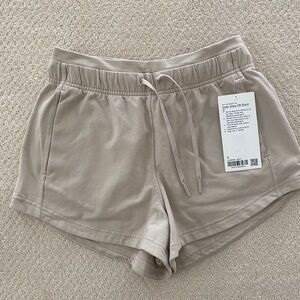 Lululemon inner glow high rise 3” shorts in size 6, NWT